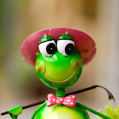Decorative Metal Yard Ornaments Handcrafted Metal Frog Garden Decor ODM