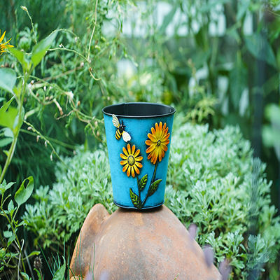 Metal Flower Pots Garden Ornaments Round Shape Planters For Home