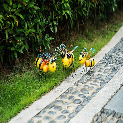 Customized Metal Garden Ornaments Craftsmanship Backyard Metal Bee Decor