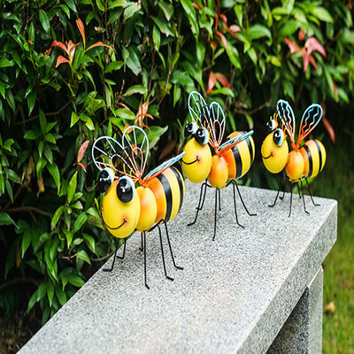 Customized Metal Garden Ornaments Craftsmanship Backyard Metal Bee Decor