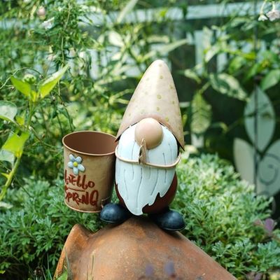 Modern Metal Yard Ornaments Rustproof Custom Metal Decor Gnome With Planter Pot