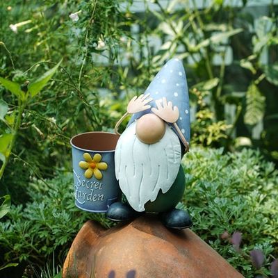 Modern Metal Yard Ornaments Rustproof Custom Metal Decor Gnome With Planter Pot