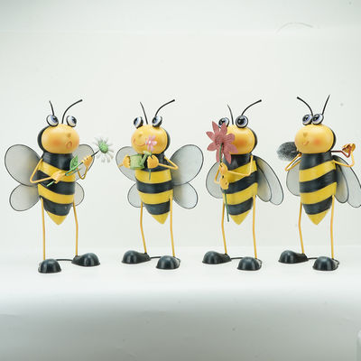 Small Metal Yard Ornaments Recyclable Lifelike Bee Metal Art With Glass Wings