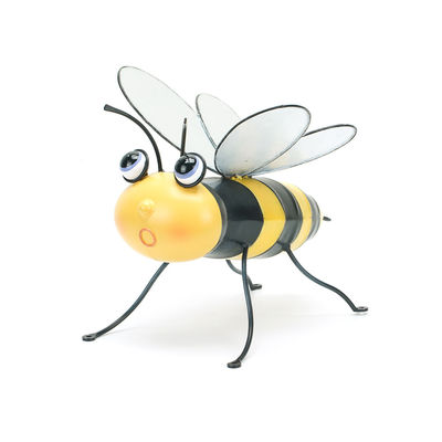 Outdoor Metal Yard Ornaments Textured Lifelike Bee Metal Decor With Glass Wings