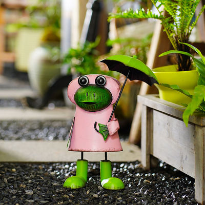 Durable Frogs Metal Garden Ornaments Weatherproof - Frogs In Raincoat Lawn