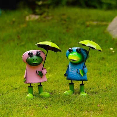 Durable Frogs Metal Garden Ornaments Weatherproof - Frogs In Raincoat Lawn