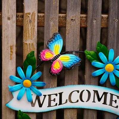 Colorful Metal Wall Hanging Ornaments Rustproof Bee Welcome Wreath