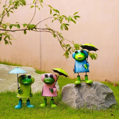 Unique Multiple Garden Ornaments Metal Animal Figurines Frog Holding Umbrella