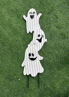 Outdoor Metal Halloween Ornaments Garden Statues Lifelike Ghost Plug In