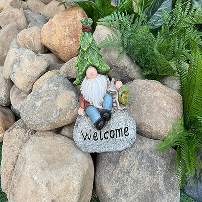 OEM / ODM Polyresin Garden Ornaments Decor Cartoon Gnomes Figurine
