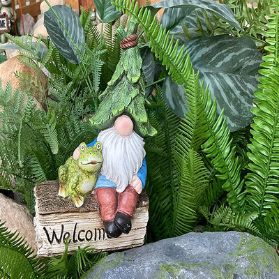 OEM / ODM Polyresin Garden Ornaments Decor Cartoon Gnomes Figurine