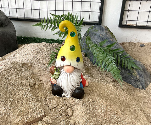 Colorful Polyresin Garden Ornaments Rustproof Polyresin Gnome